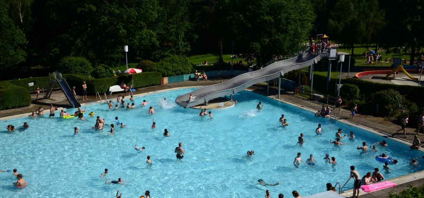 Hochbetrieb herrschte an den vergangenen Tagen besonders im Nichtschwimmerbecken des Pleysteiner Freibads. In den ersten vier Wochen kamen bisher 9000 Besucher mehr als im Vorjahreszeitraum